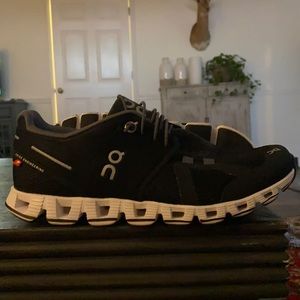 On cloud tennis shoes